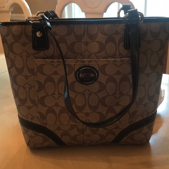 Coach Peyton Handbag - Picture 6 of 8